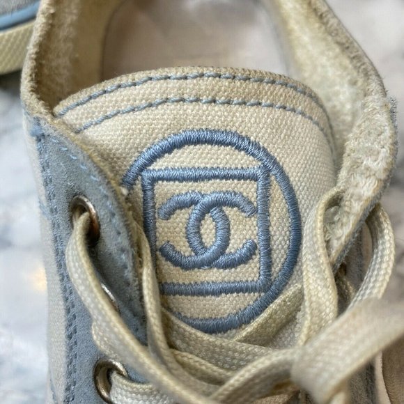 CHANEL 08C Suede Logo CC Low-Top Sneakers - Picture 9 of 12